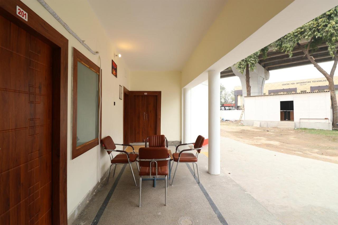 Oyo 28212 High Court View Hotel Allahabad Luaran gambar